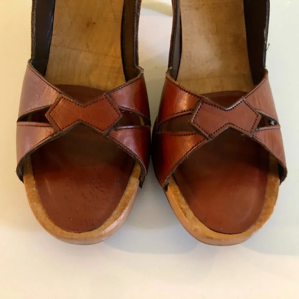 Vintage BareTraps Bare Traps 70s Wood Platform Sandals Heels Shoes - Picture 2 of 8